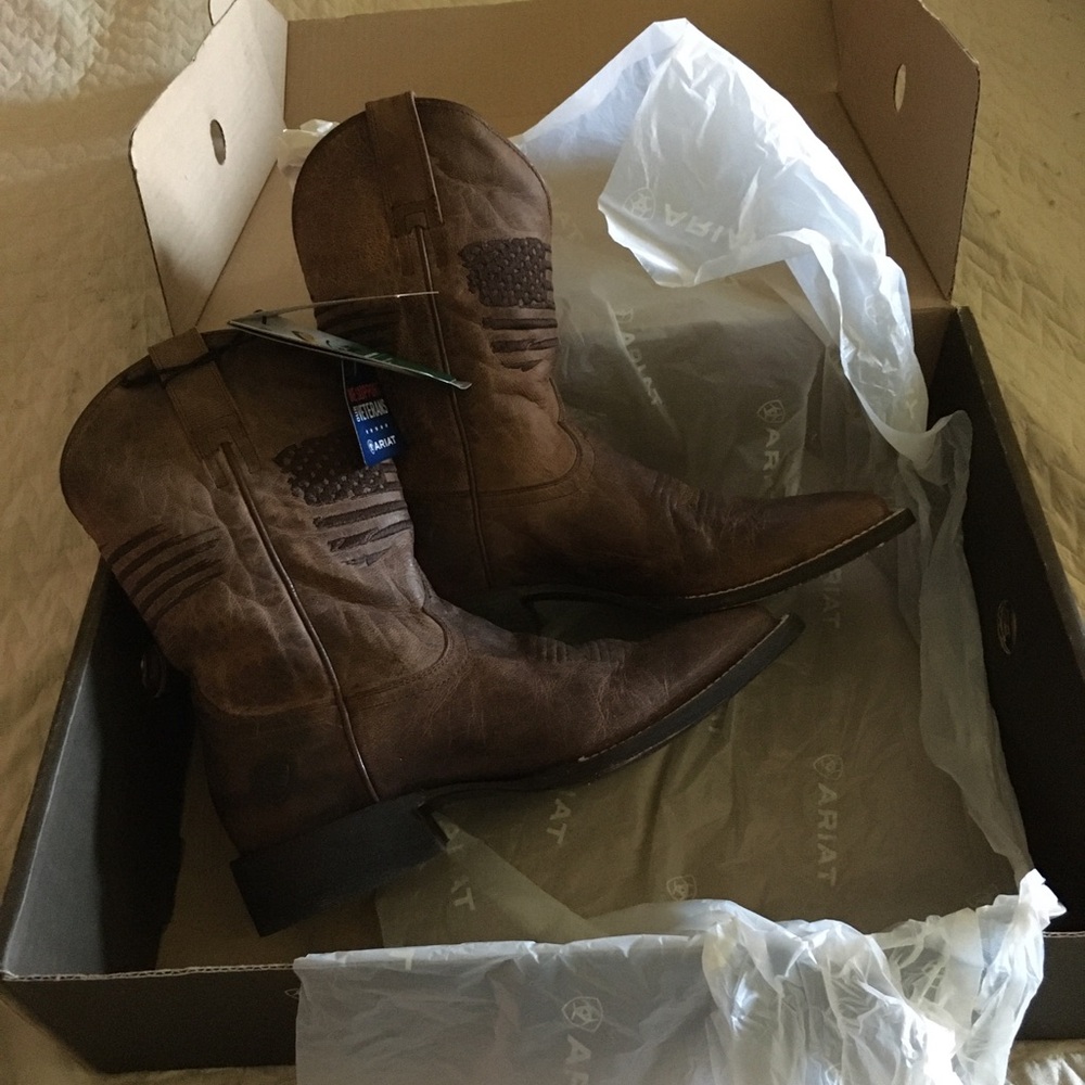 Men’s Cowboy Boots size 8.5 Ariat Circuit Patriot Weathered Tan Wide Square NIB